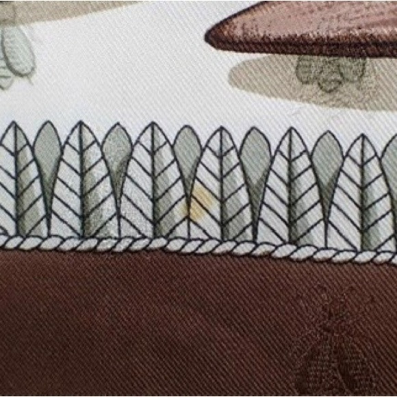 HERMES “Napoleon” 100% Silk Brown Blue & Cream Bumblebee Square Scarf Carre 90 - Picture 13 of 13
